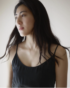 パリ在住モデルAnna