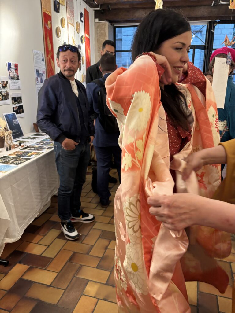 着物をフランスで販売