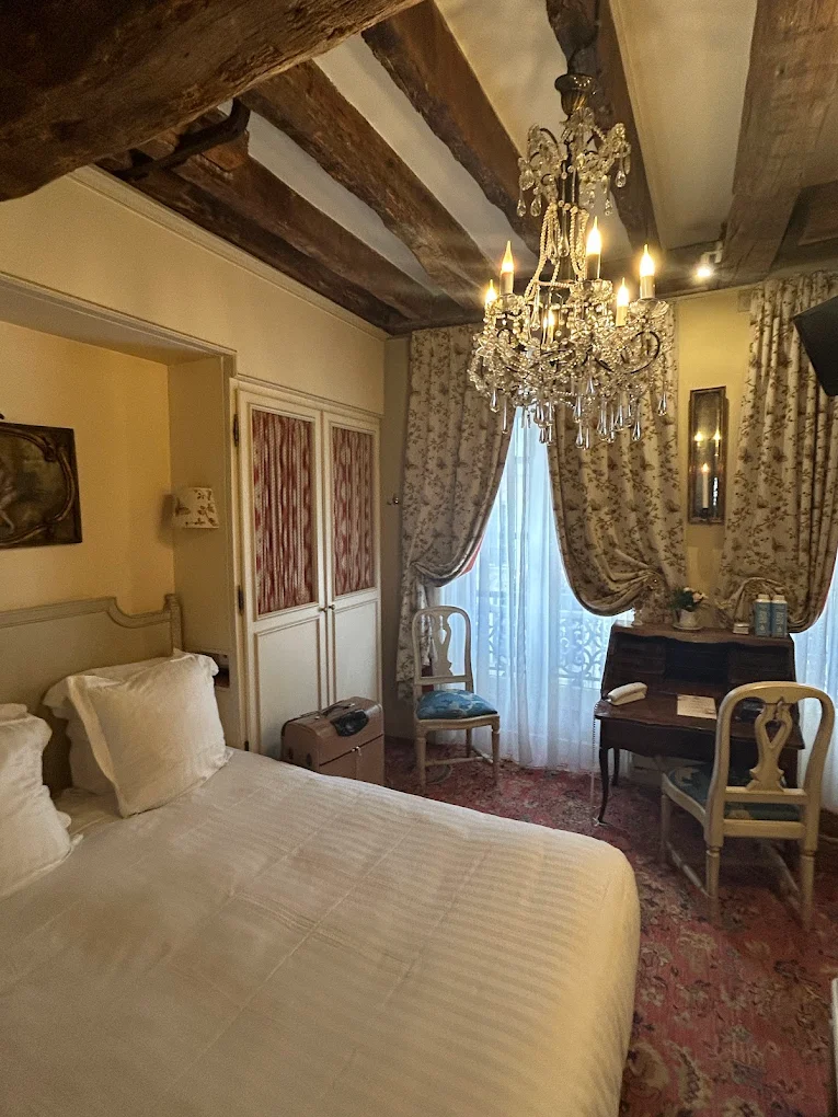 Hôtel Caron de Beaumarchais Paris Marais
パリのアンティーック